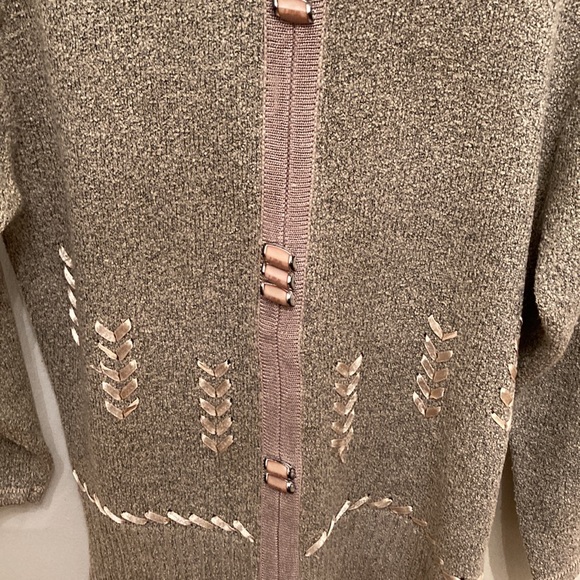 Women tops. Size M. Made in China. Tan color. - Picture 2 of 2